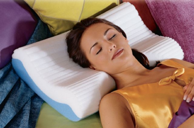 https://static.rehabmart.com/imagesfromrd/CON-13-100R-1-940%20CLOUD%20MEMORY%20FOAM%20PILLOW_NECK%20PILLOWS.jpg